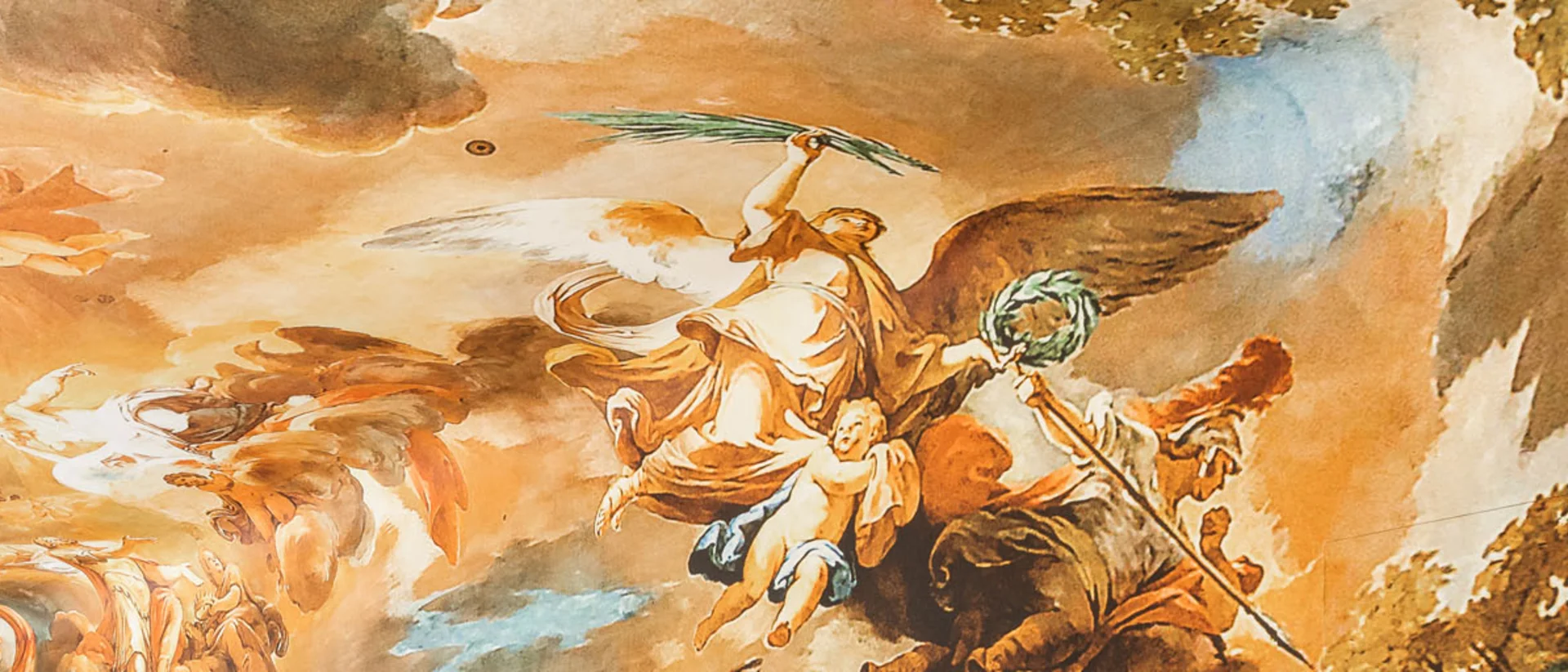 Interno di hotel con pareti e soffitto affrescati e mobili d'epoca